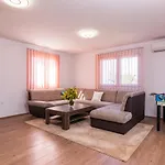 Selina Apartment Loborika