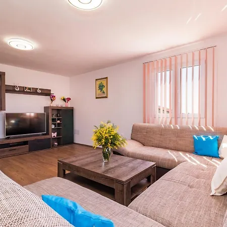 Selina Apartment Loborika