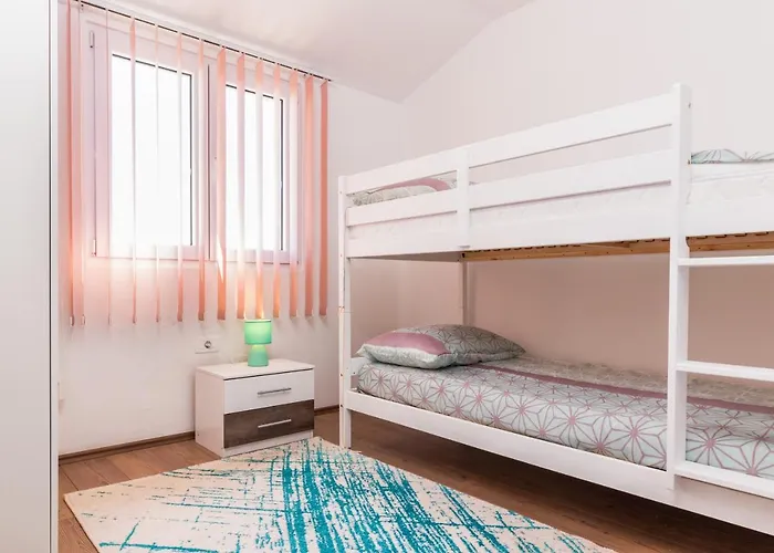 Daire Selina Loborika