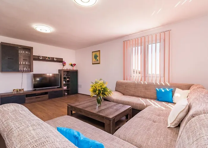 Selina Daire Loborika